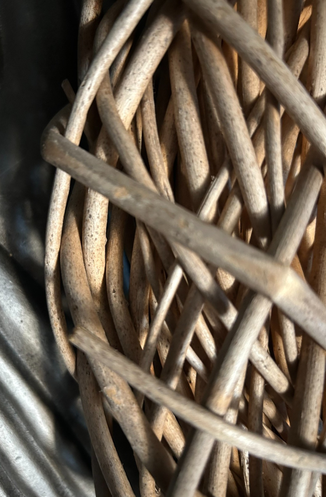 Vintage WILLOW VINE WREATH 18″ Grapevine Twigs Branches Wicker Round Garland