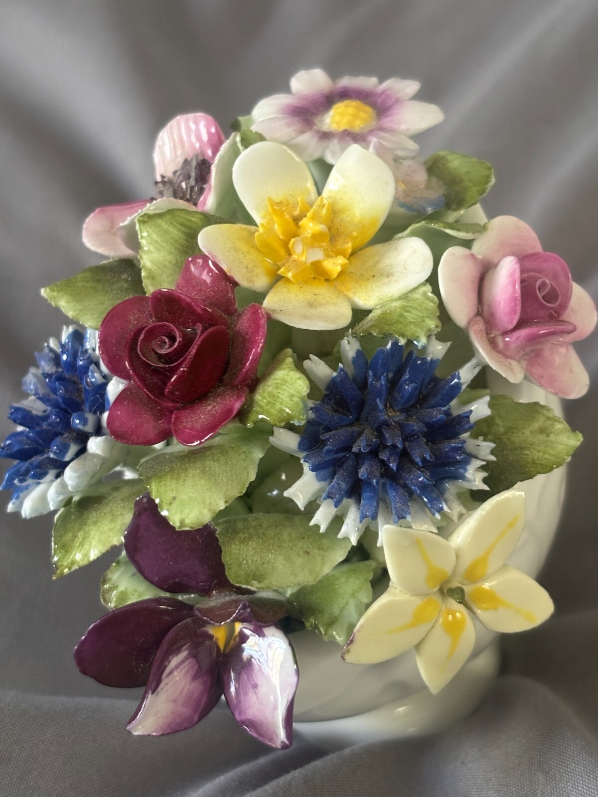 Royal Doulton England Bone China Footed Bowl Bouquet Roses Carnations