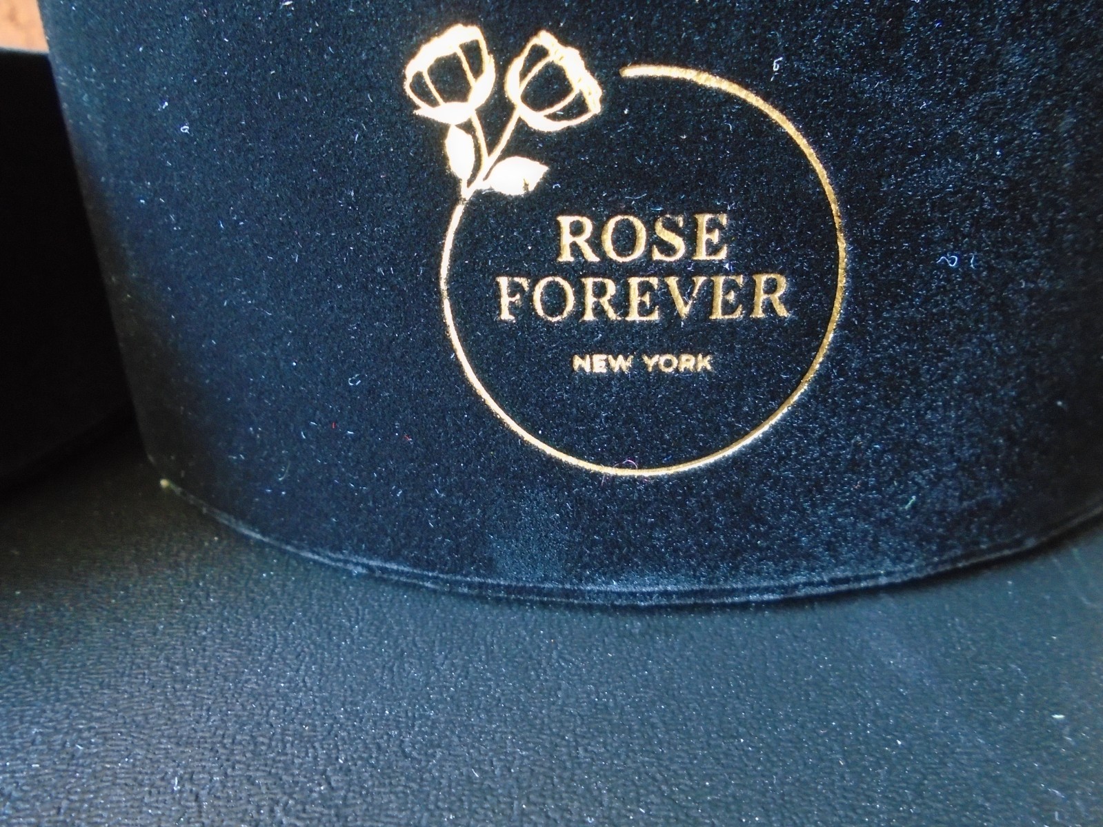 Rose Forever New York Real Preserved 9 White Roses Black Round Velvet Box