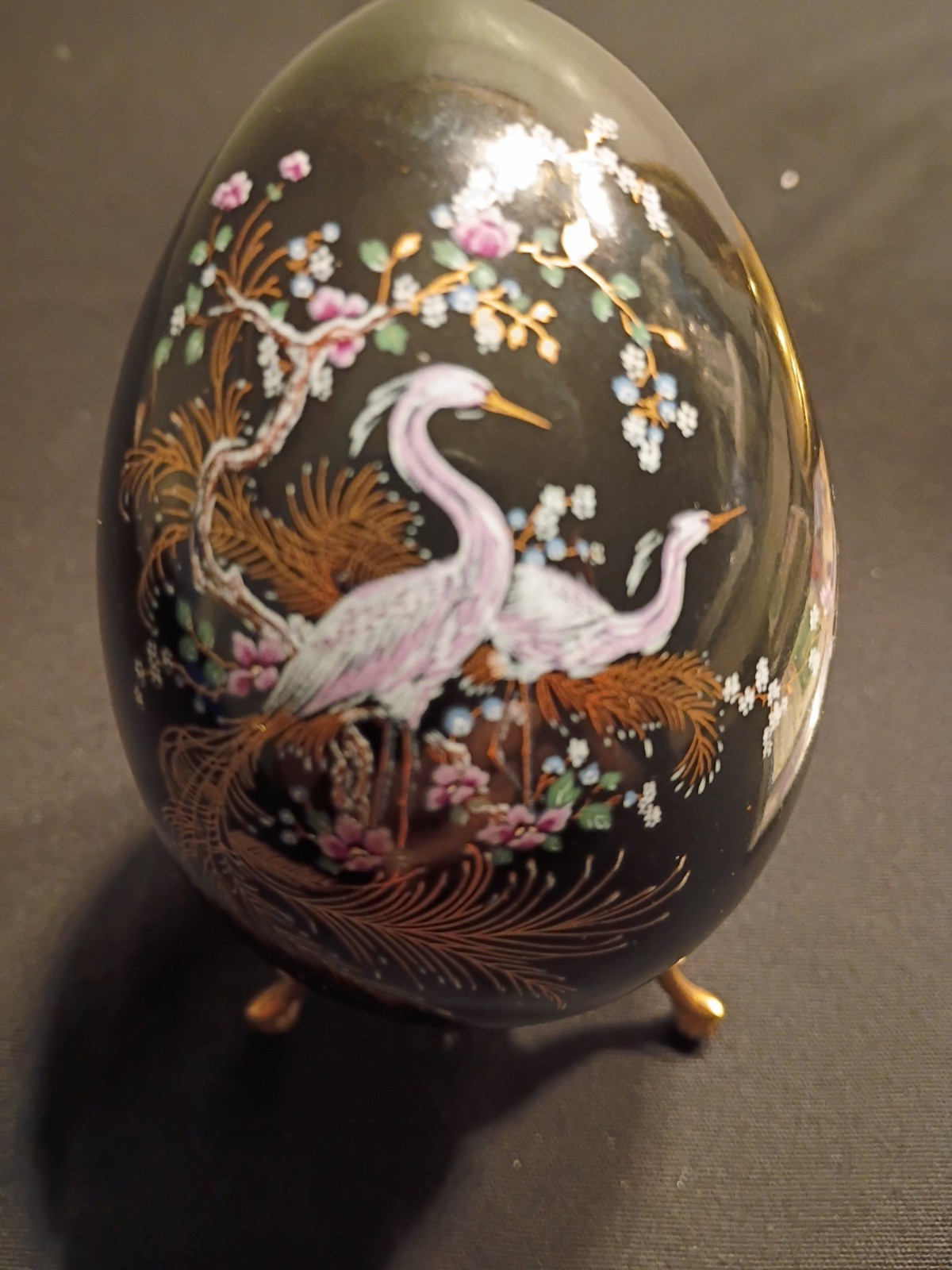 Designer Egg Depicting Swans With A Beautiful Flower Arrangement