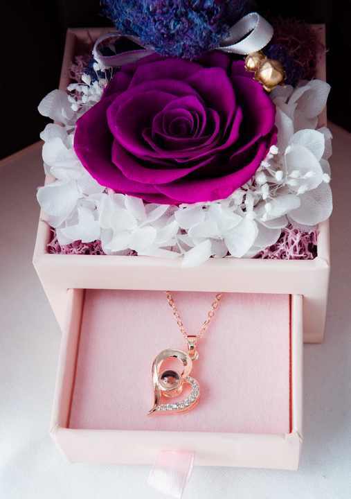 Wholesale Luxury Pink Jewelry Box with Preserved Roses
