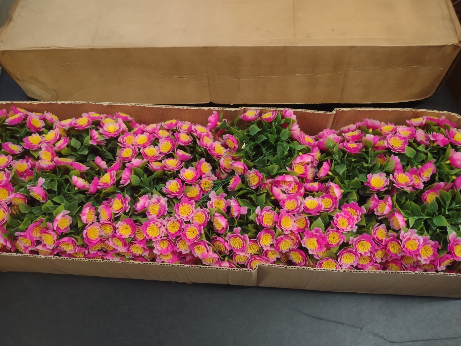 144 Pieces: 1960s Vintage Plastic Daisy Flowers, Pink, 7″ 5 Blooms Per Stem