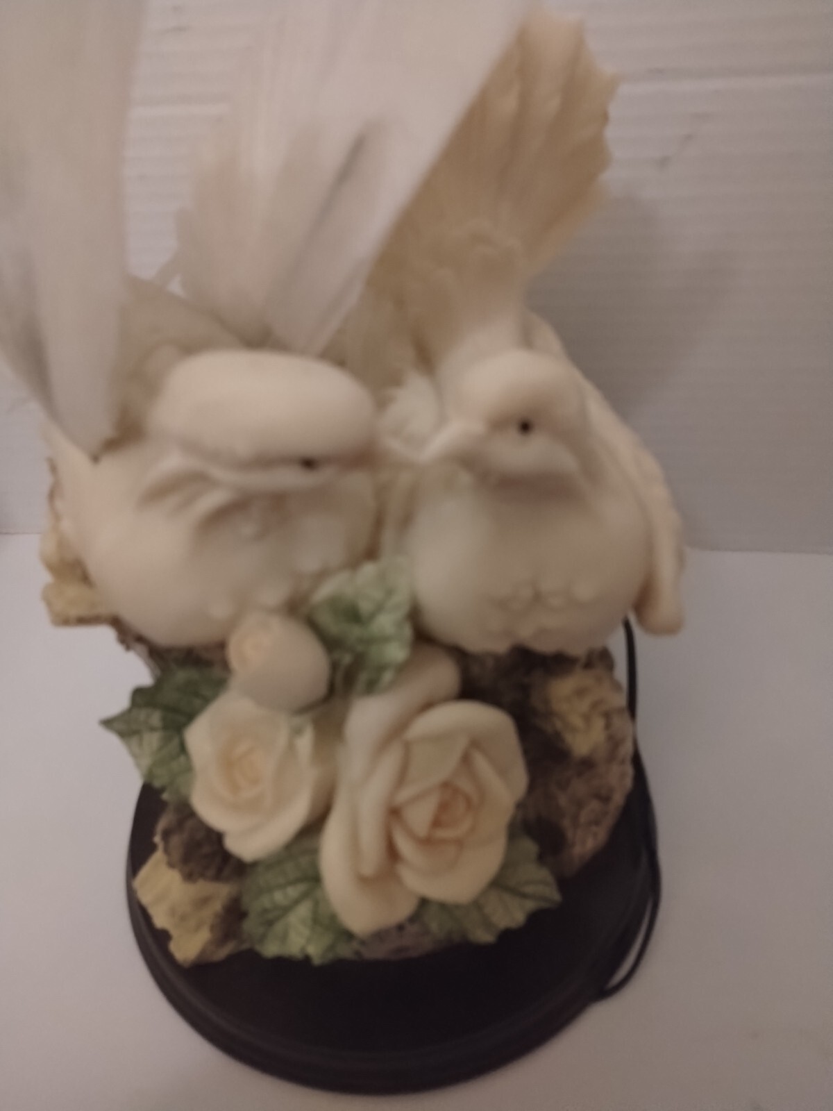 BEAUTIFUL,2 Doves,& Roses Lights Up & Changes Soft Colors Beautiful,EXC.COND.
