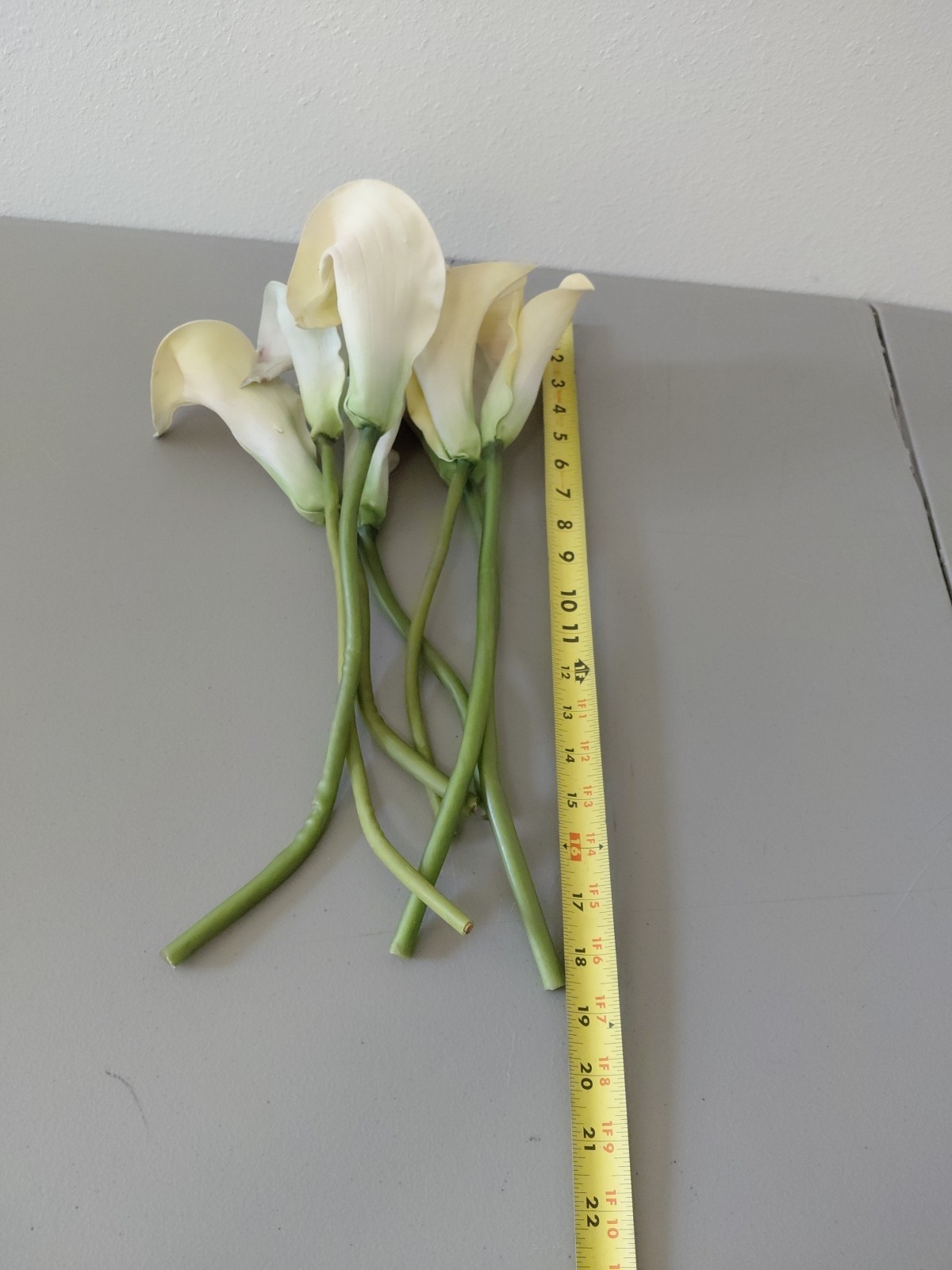 7 Calla Lily Lillis Realistic Silk Flowers White Folded 15″ to 19″ Vintage