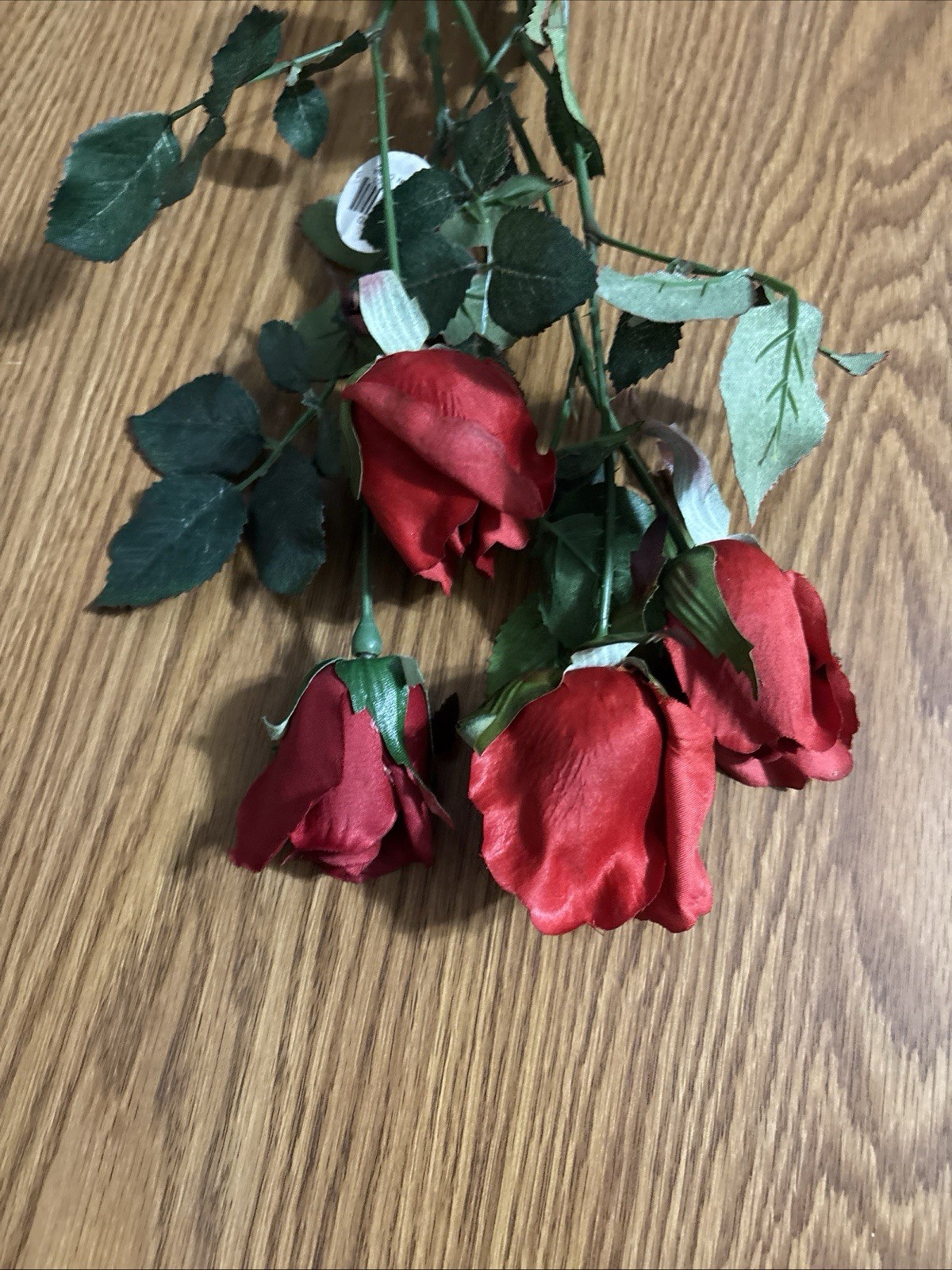 4 SILK REALISTIC RED ROSEBUDS ON STEM Valentines Day