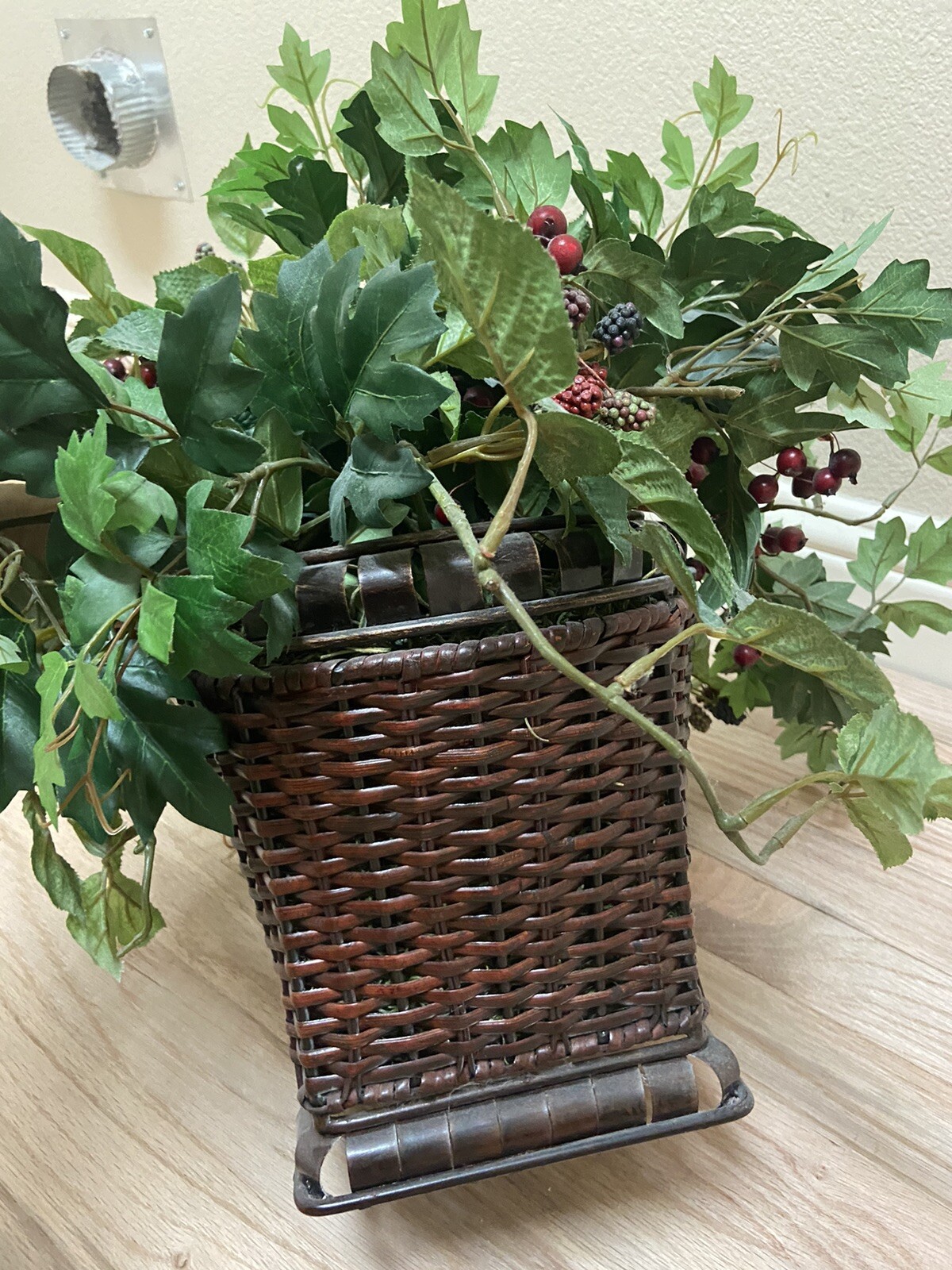 Guc Ivy Floral Arrangement Unique