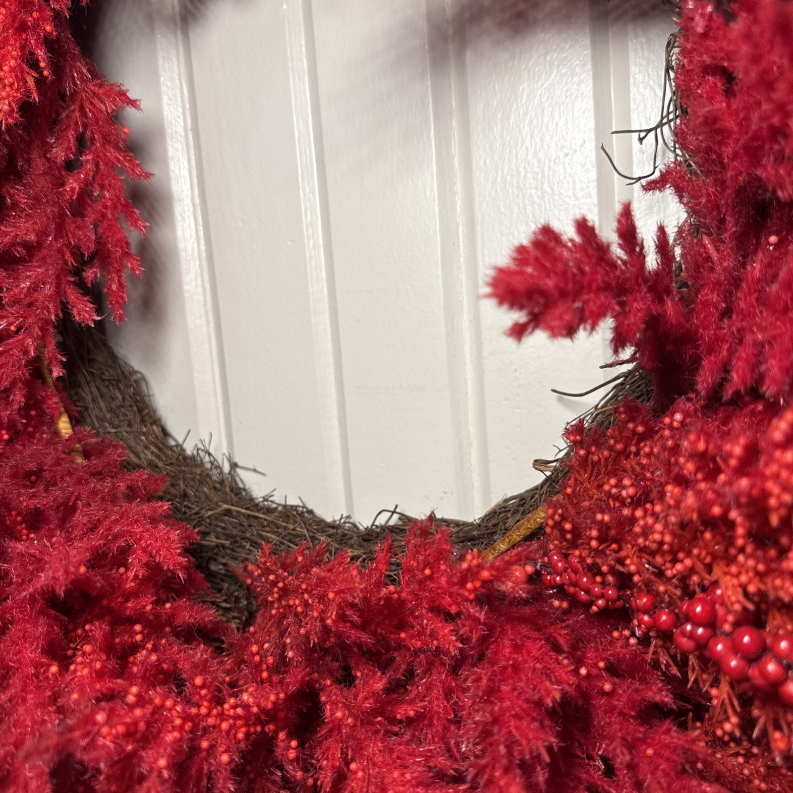 Beautiful Fluffy Red Christmas Wreath Berries Pinecones 27”