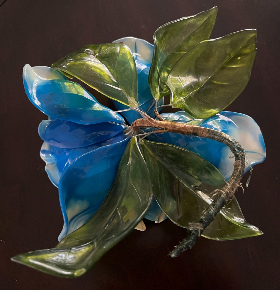 💙VTG LUCITE HAND‑CRAFTED • MAGNOLIA SCULPTURE • BLUE PETALS, GREEN LEAVES 10×9″