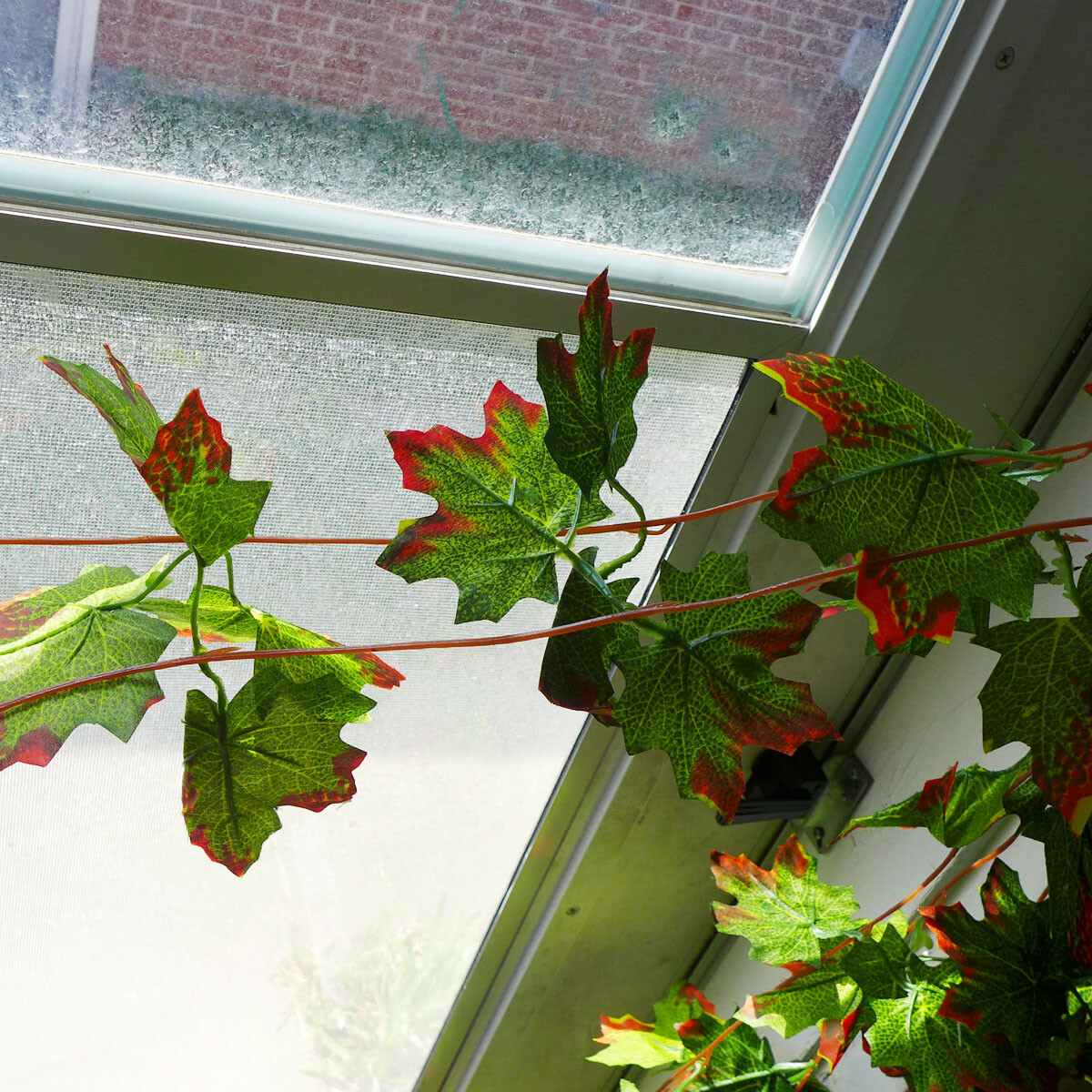 2 pcs (98″ each) Autumn Maple Leaf Vines Artificial Ivy Garland Wall Decoration