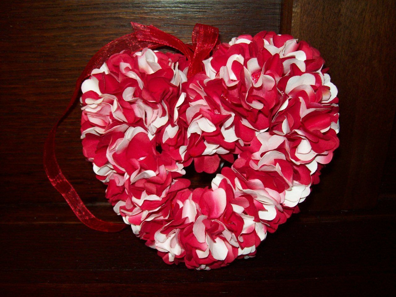NWT VALENTINE 5″ FLORAL HYDRANGEA HEART SHAPED HANGING WREATH ORNAMENT RED / WHT