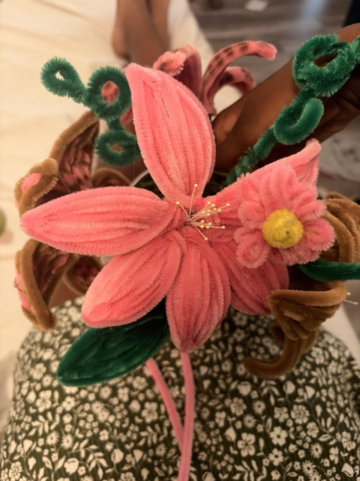 Beautiful Chetta Flowers Made From Pipe Cleaners