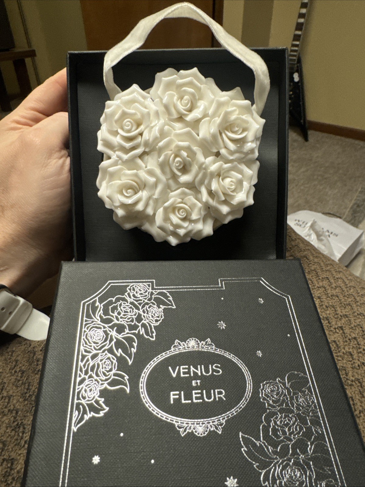 RARE Venus et Fleur Maison Collection All-Porcelain Rose Cluster – 7 White Roses