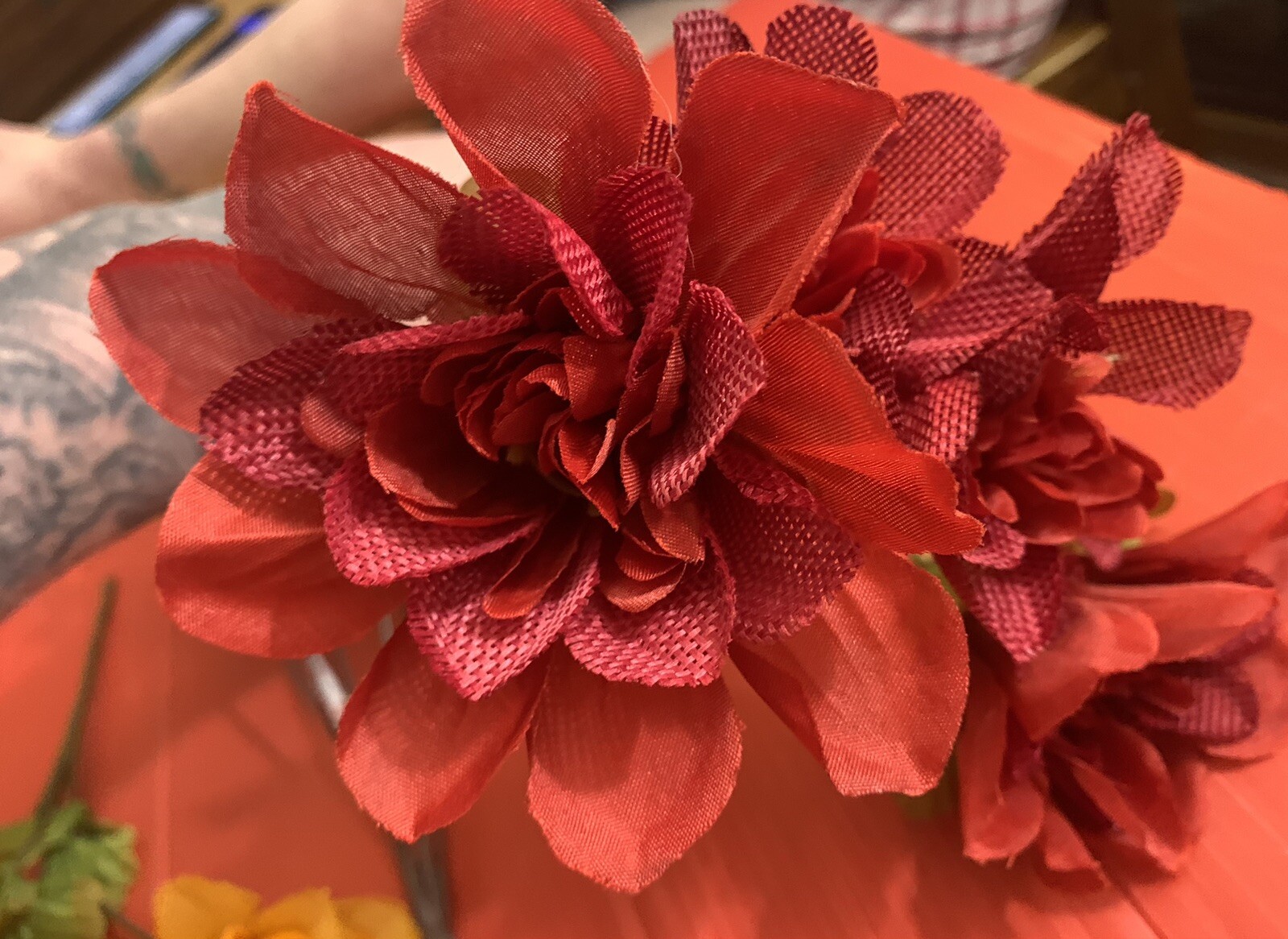 Artificial Flowers Silk Flowers Realistic Flowers (4) Pieces Set – Pre-Owned