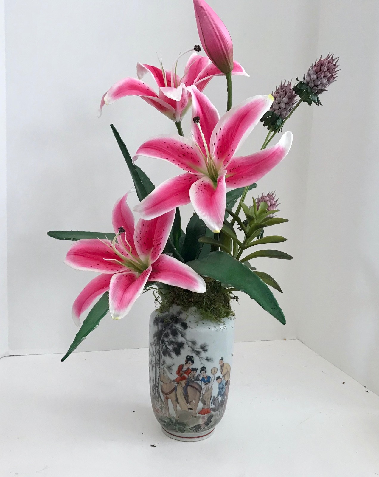Floral Arrangement with Silk Premium Casablanca Lilys In a Toyo Geisha Vase