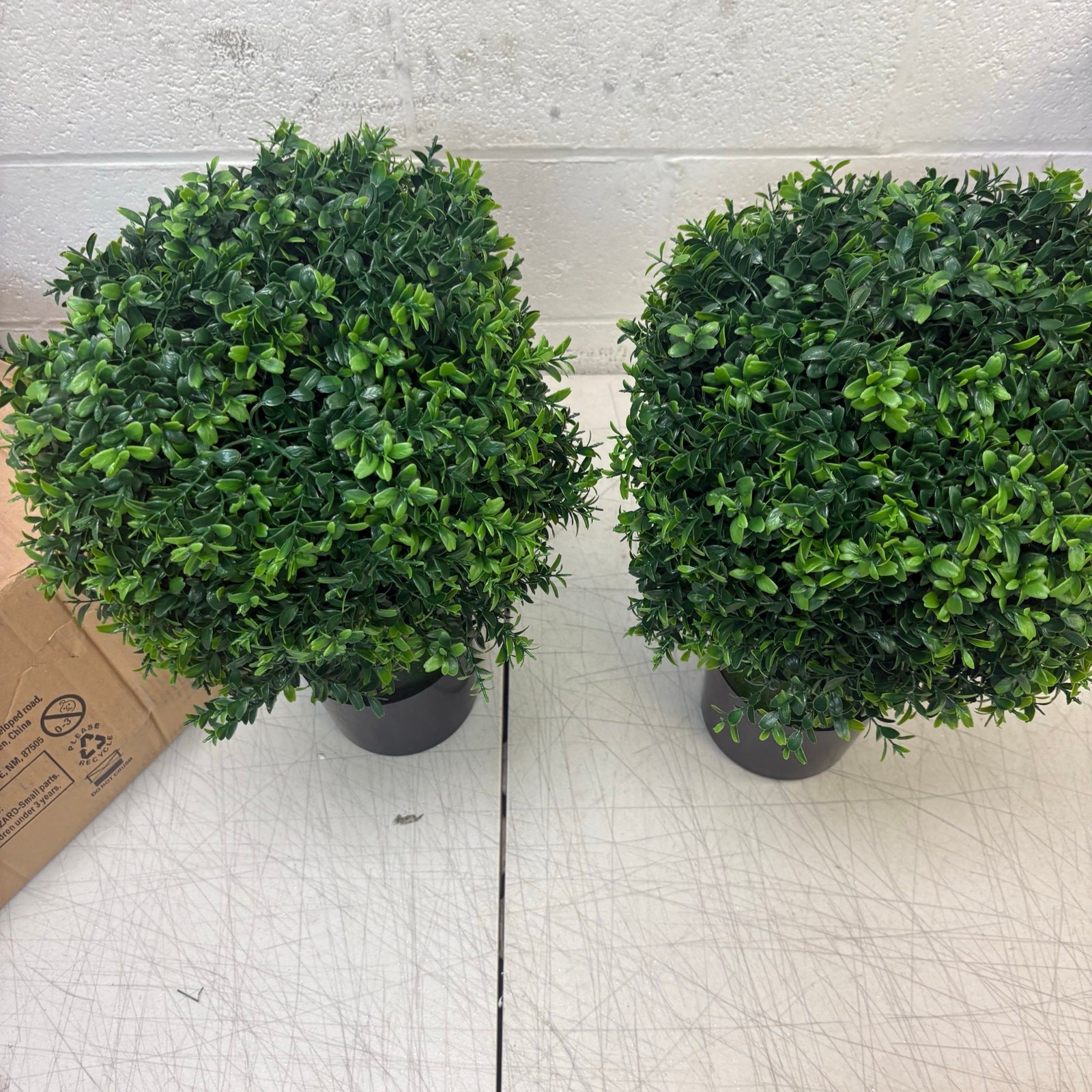 Garvee Set-of-2 Artificial Topiary Boxwood Ball Trees 20″ Front Porch – Green