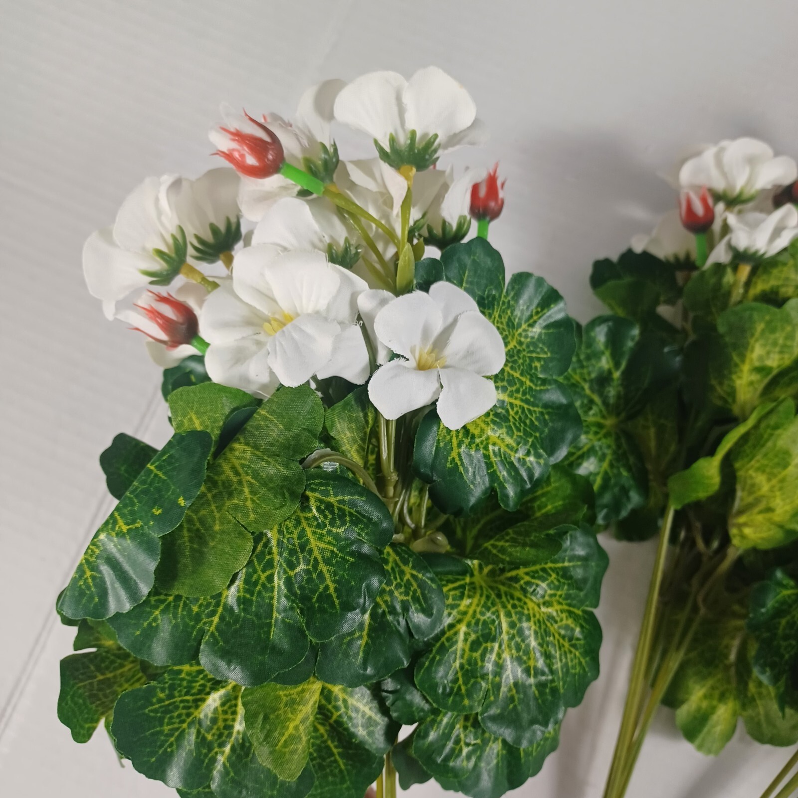 Mini Geraniums Artificial Faux Flowers -White -Set Of 4 -NEW -Floral Decoration