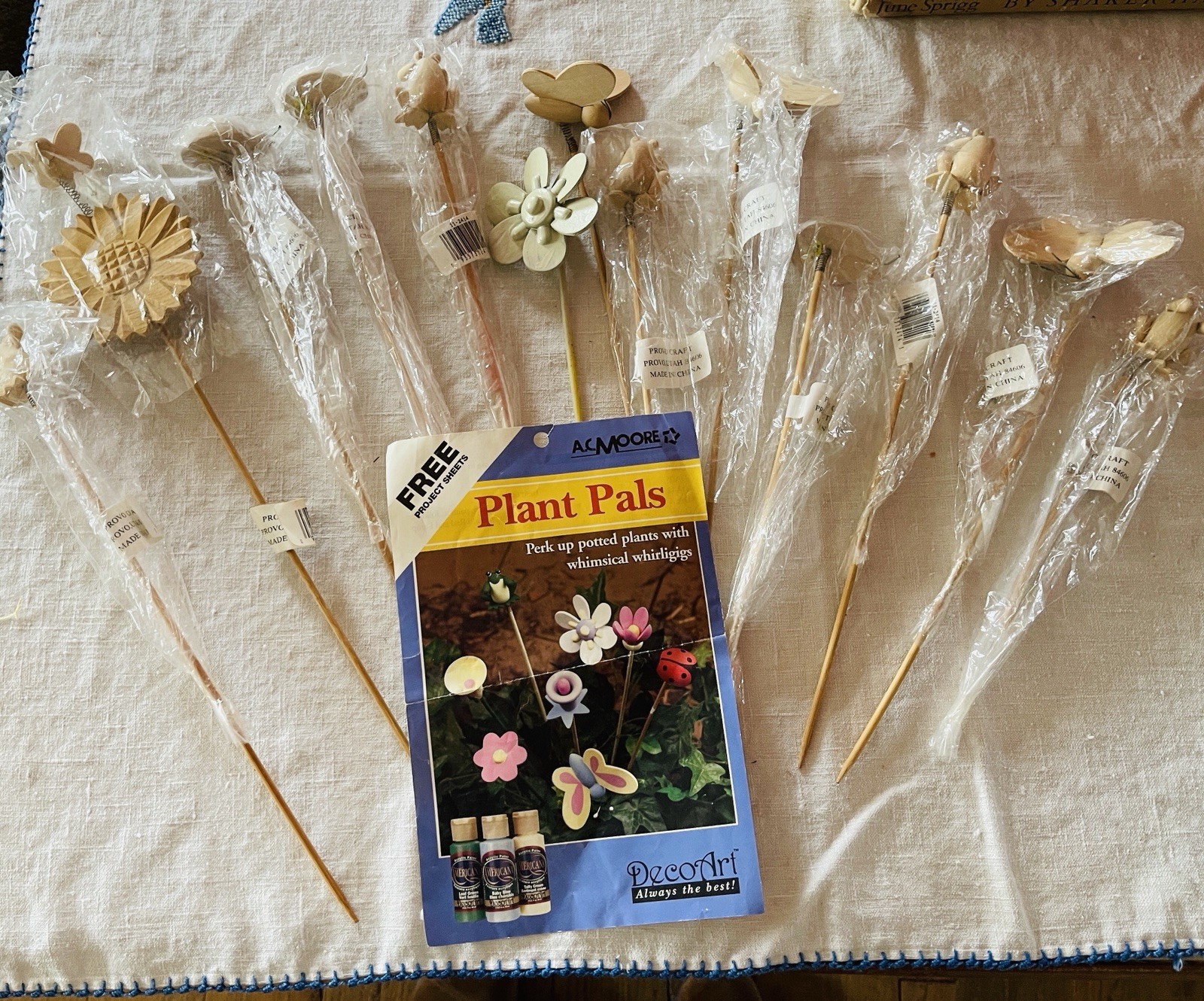 DecoArt Plant Pals or Stakes Whimsical Whirligigs Paint Yourself w Acrylics
