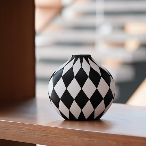 “Modern Black & White Checkered Flower Vase – Minimalist Home Decor for Living R