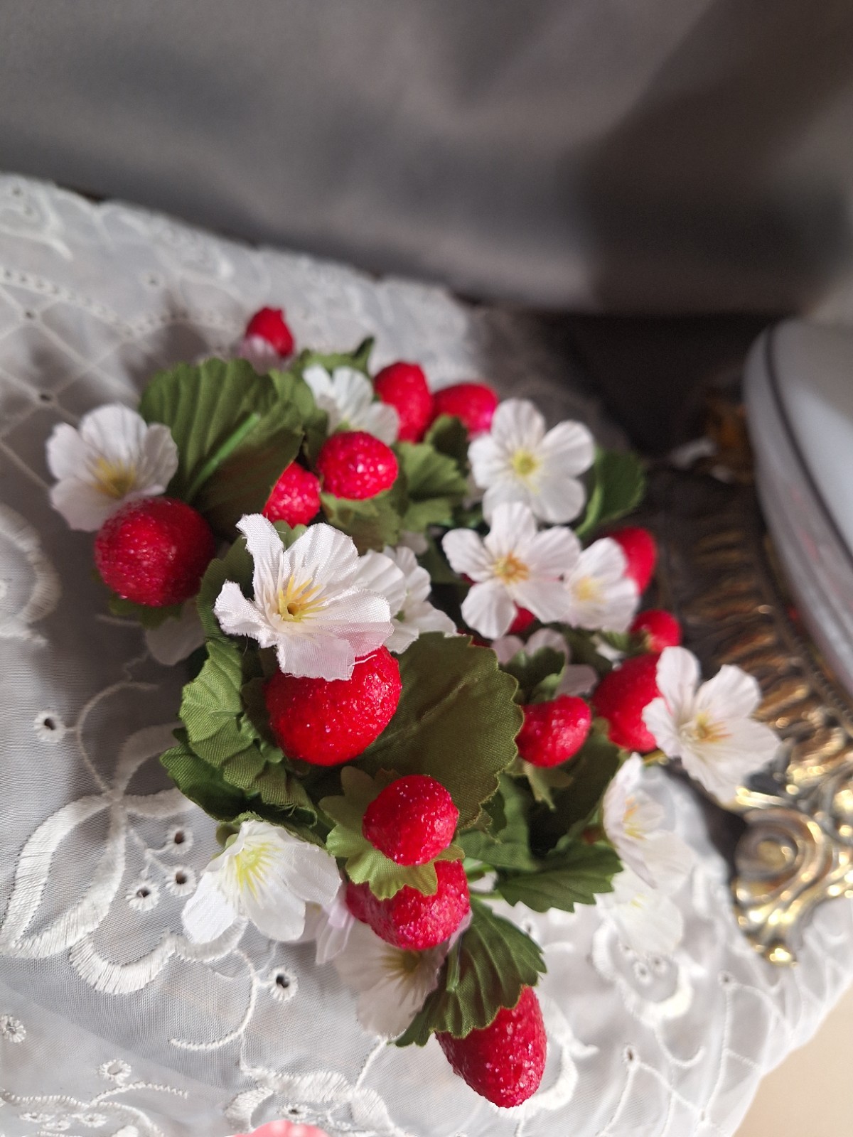 Artificial Strawberry & Daisy Floral Wreath Candle Decoration Green Red White
