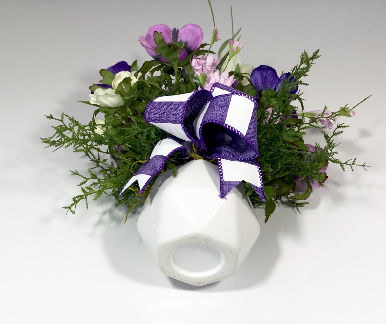 SMALL WHITE CERAMIC TRIANGLE VASE NOVELTY FLORAL ARRANGEMENT PANSIES DECORATION