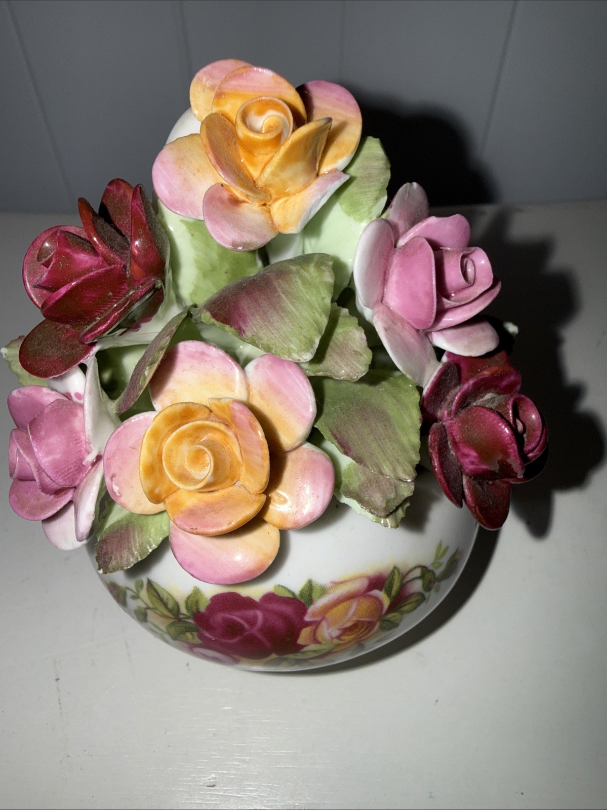 VINTAGE ROYAL ALBERT “OLD COUNTRY ROSES” BONE CHINA FLORAL ARRANGEMENT – READ