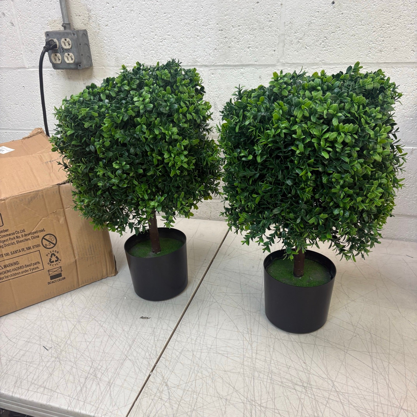 Garvee Set-of-2 Artificial Topiary Boxwood Ball Trees 20″ Front Porch – Green