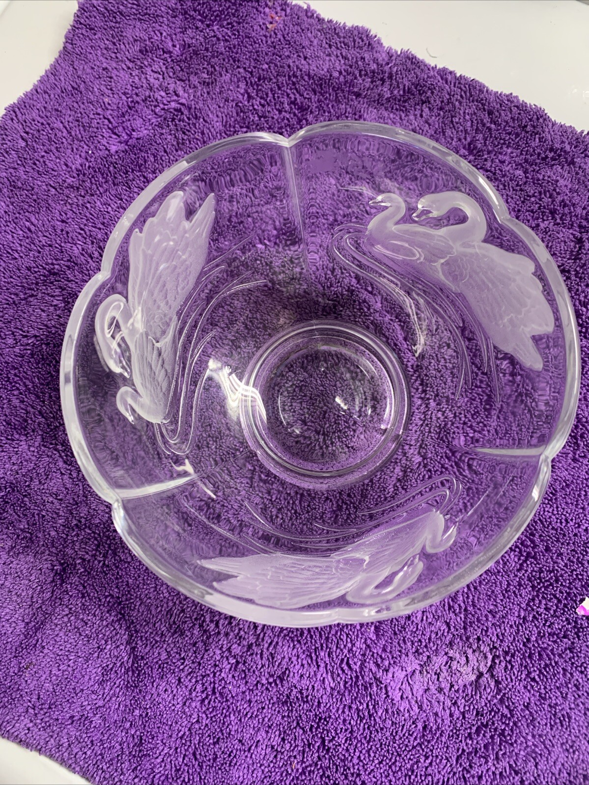 Teleflora 24% Lead Crystal Frosted Swan Round Bowl Centerpiece 4.25″ tall by 6″