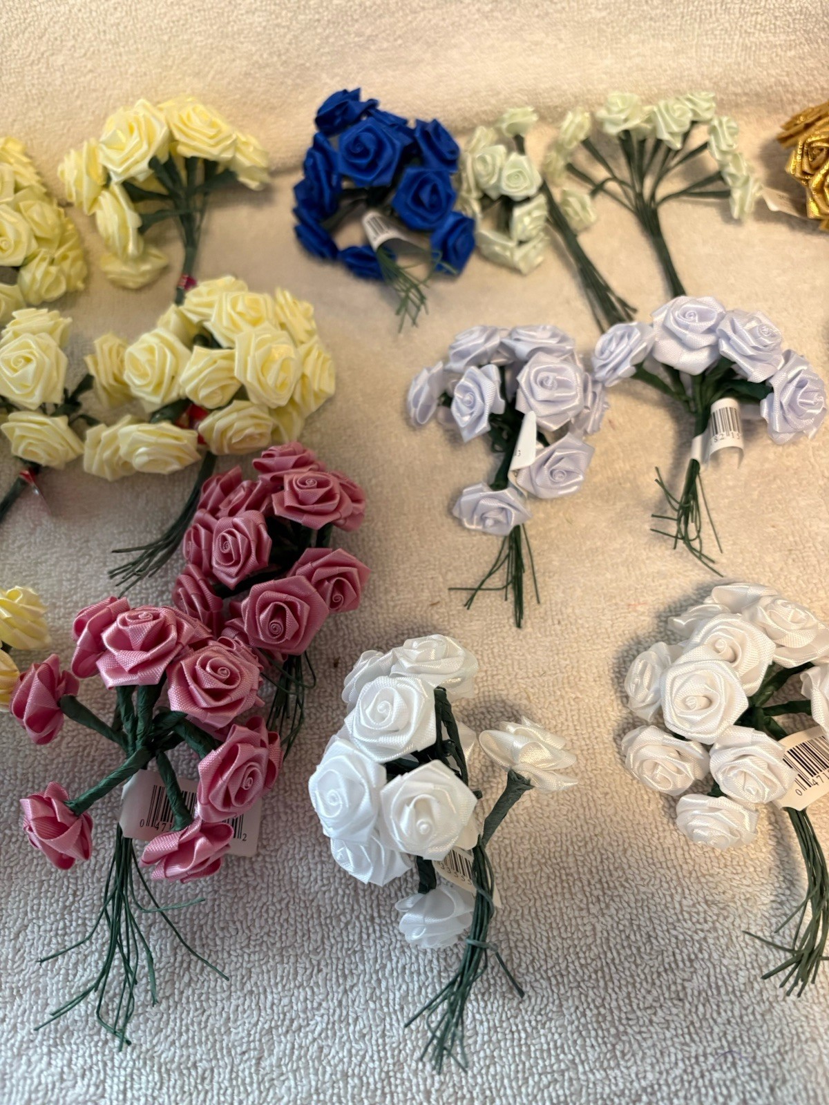 Vtg Lot Of 25 Bundles Mini Rose Artificial Poly Silk Wired Flowers