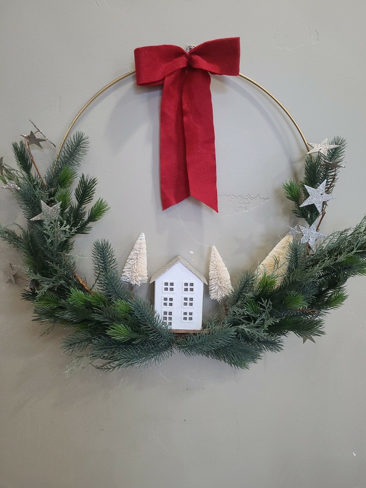 Pottery Barn Kids Demi Village Christmas wreath 24-26″ diameter