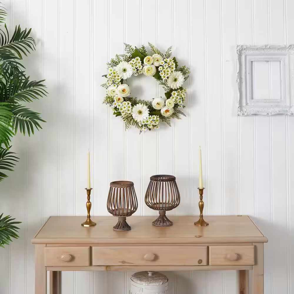 24 In. Artificial Mixed Daisies and Ranunculus Wreath