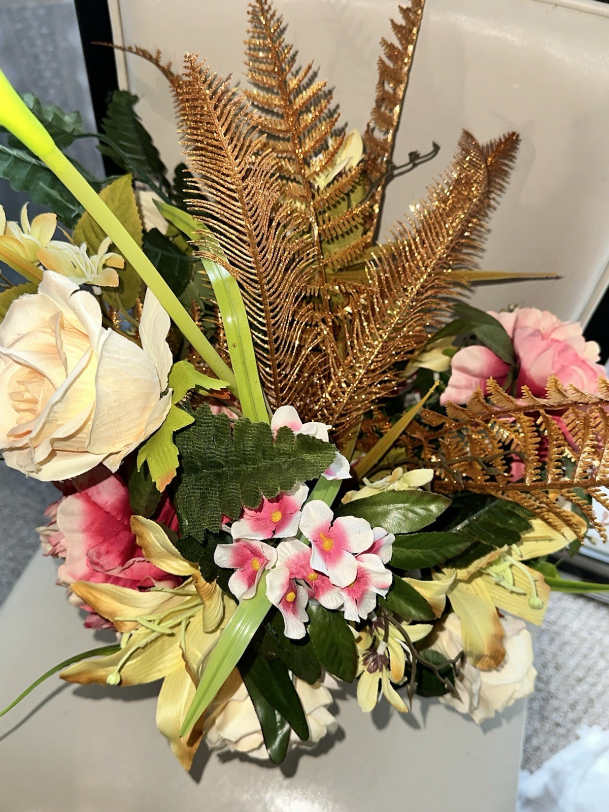 Faux Flowers in Ceramic Vase Artificial Flower Arrangement Decoration for Home