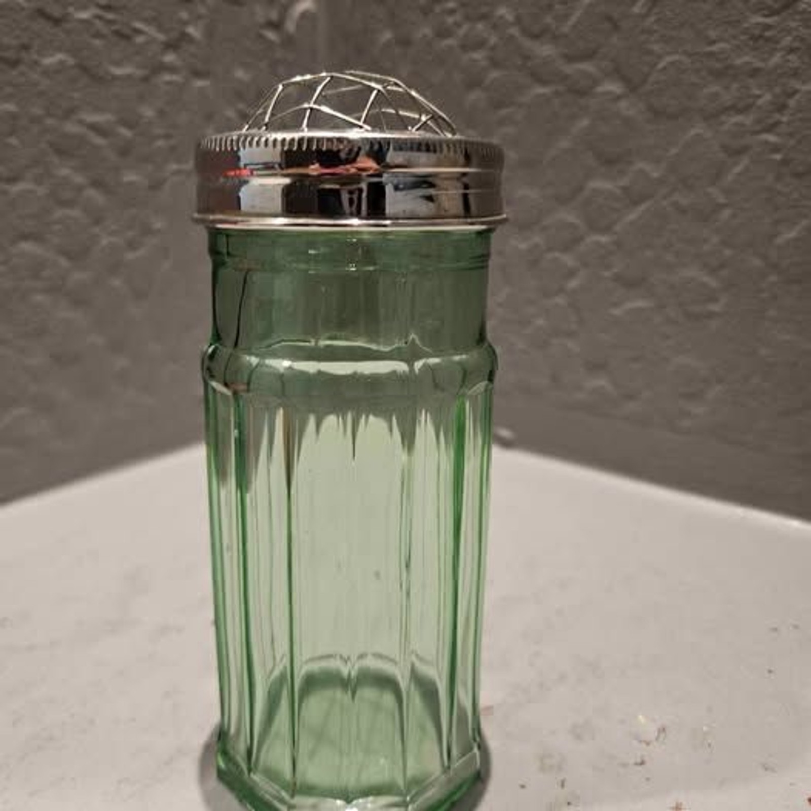 VINTAGE Green Depression Glass Flower Frog Vase Jar W/Metal Net Lid 8″H