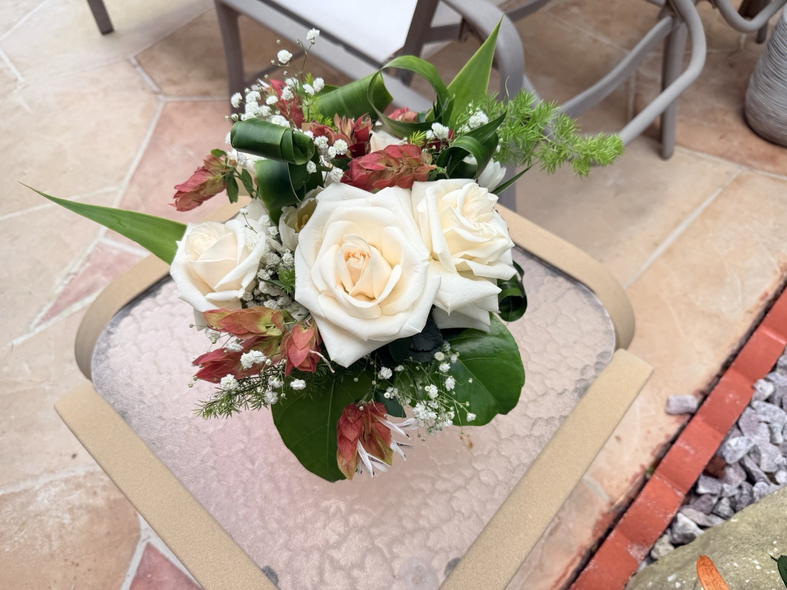 Fresh Rose and Baby’s-Breath Flower Arrangement, White Pink Green, Glass Vase