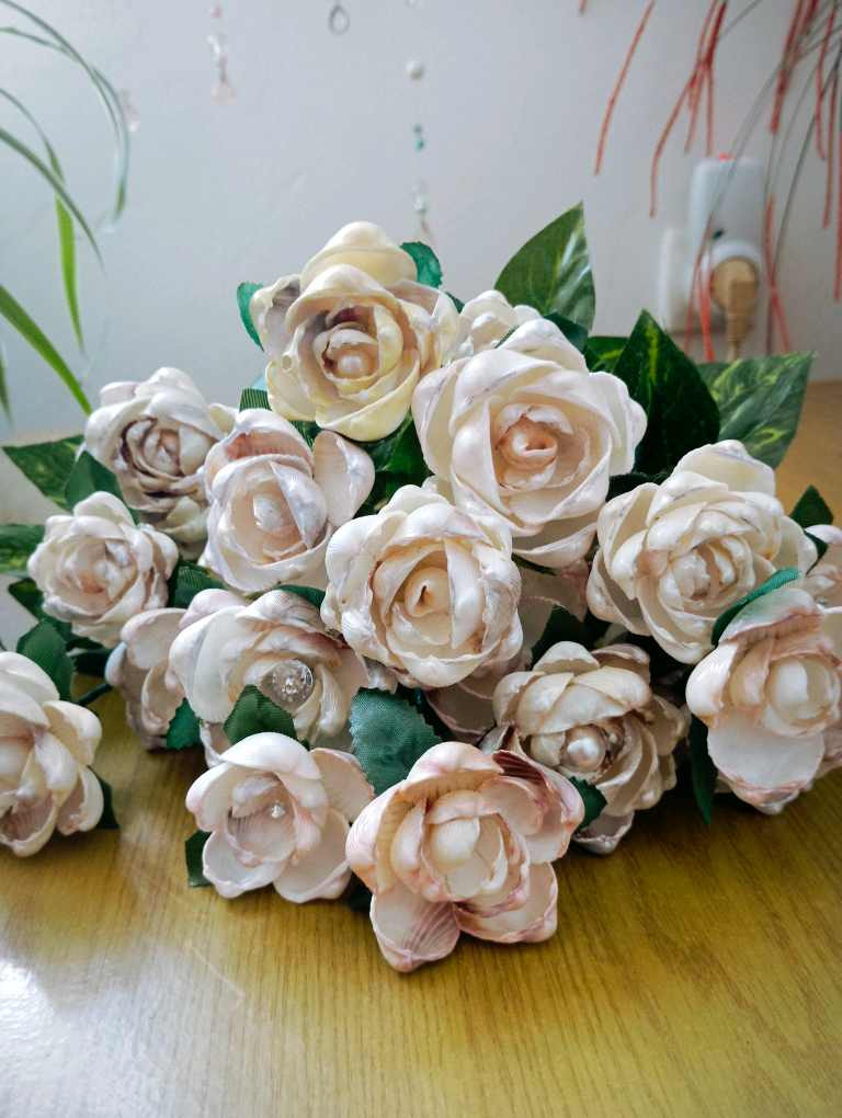 Set of 15 handmade seashell roses • Coastal home decor • Forever roses for you