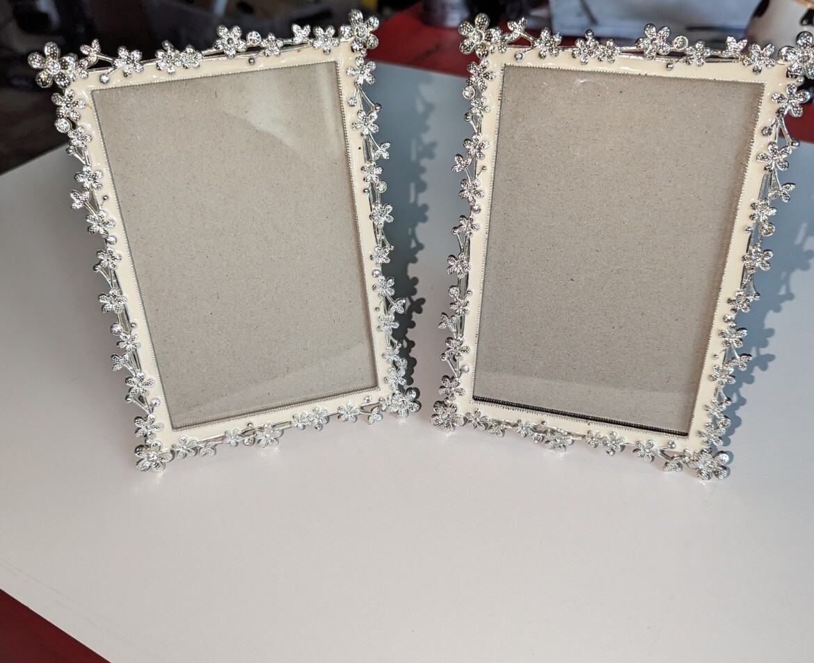 Set of 2 5×7 Silver Flower Edge With Crystal Embellishments And Built In…