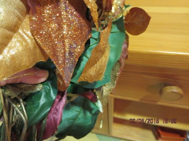 LOT OF QUALITY HOLIDAY FLOWERS & BERRIES–20″ LONG—#R11-7