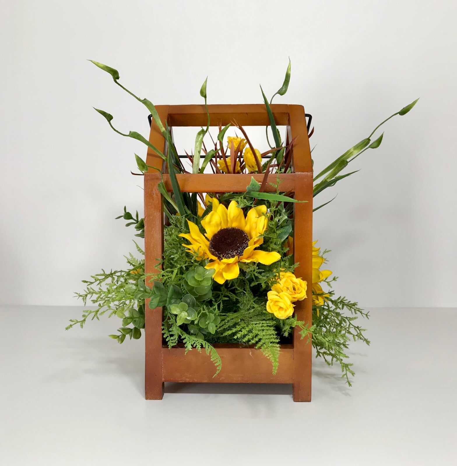 WOODEN FRAME LANTERN DECORATIVE SUNFLOWER FLORAL ARRANGEMENT CENTERPIECE GIFT