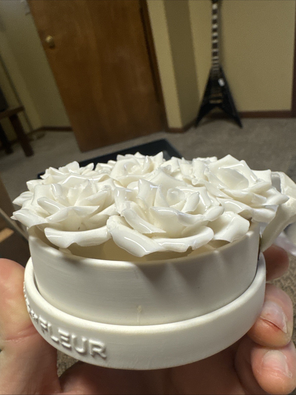 RARE Venus et Fleur Maison Collection All-Porcelain Rose Cluster – 7 White Roses