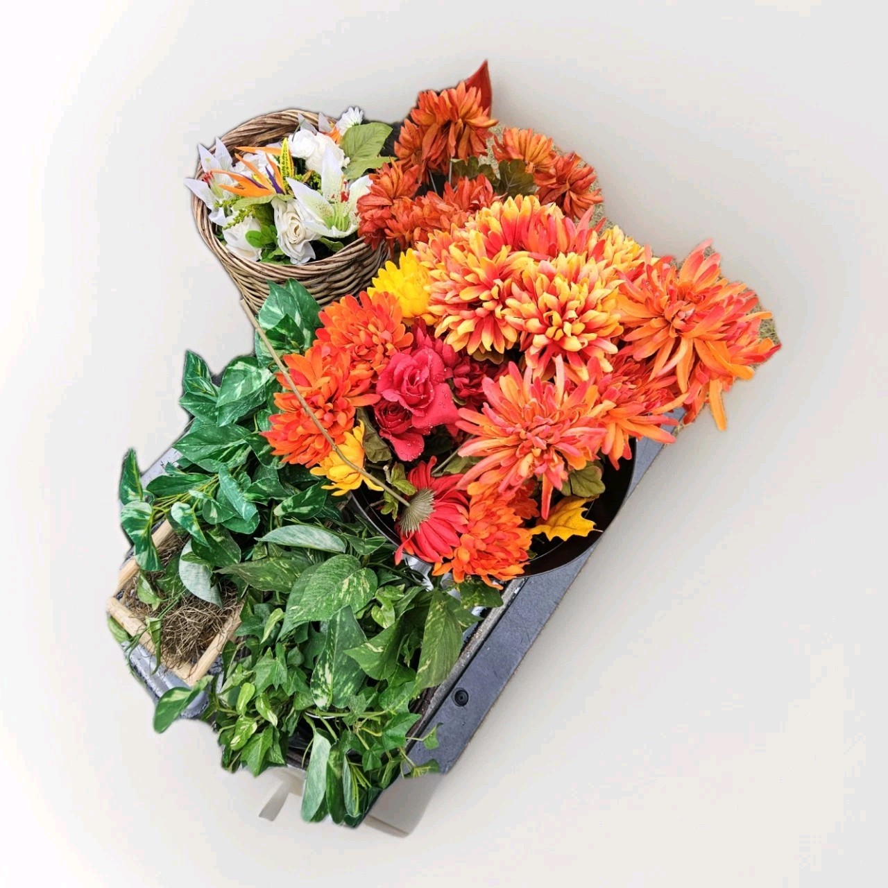 Artificial Flowers Lot Of 30+ Pieces WITH BASKETS