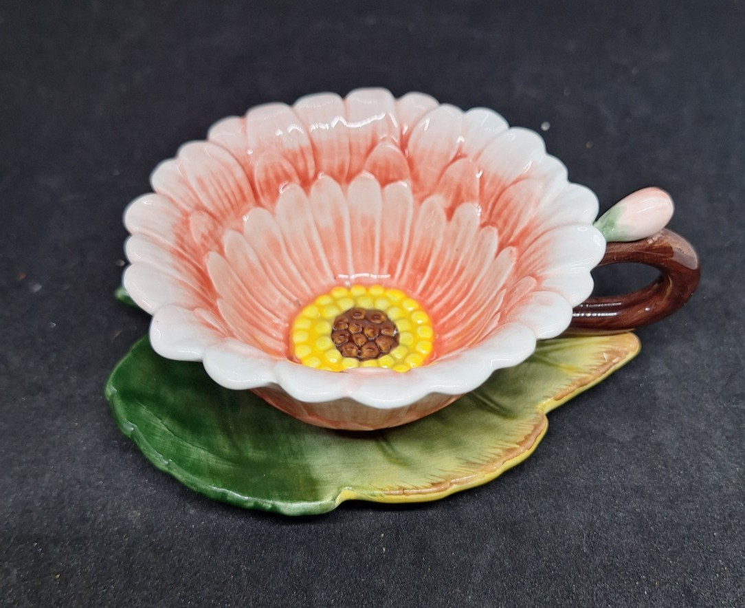 CornerRuby Garden Collection Pink Daisy Flower Teacup Leaf Saucer Set Ceramic
