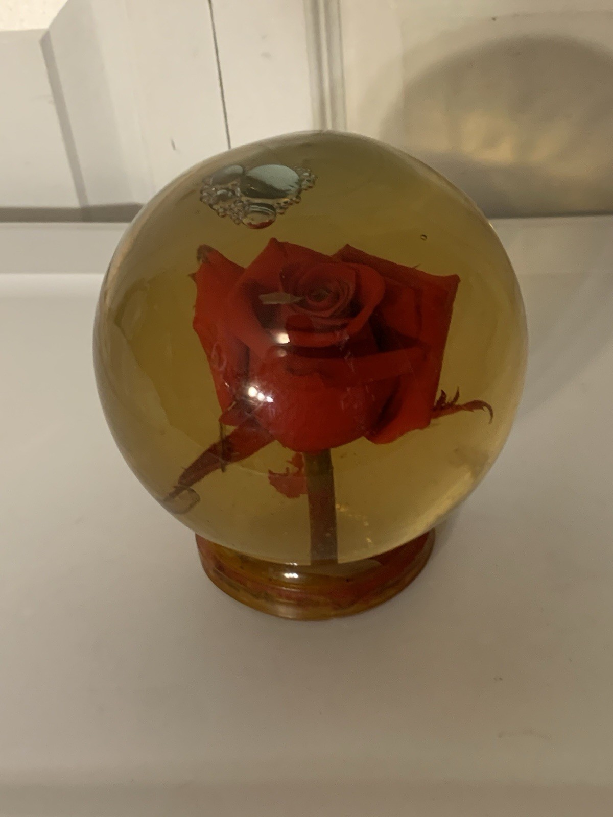 Vtg Forever Red ROSE In Glass Ball Water Dome Globe Large Real Rose 6×6 in.