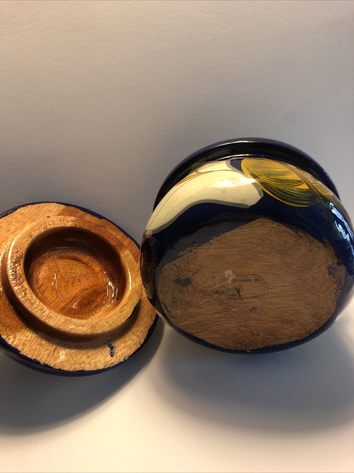 Wooden Container Trinket Holder w Lid Calla Lily Flower Painted Shellac Glossy