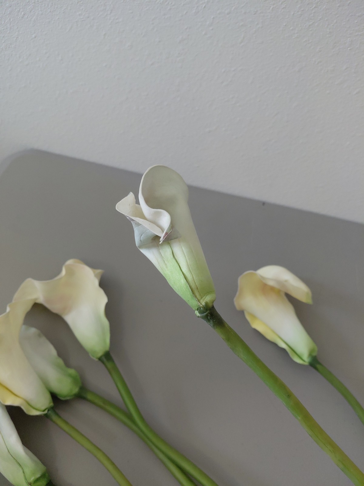 7 Calla Lily Lillis Realistic Silk Flowers White Folded 15″ to 19″ Vintage