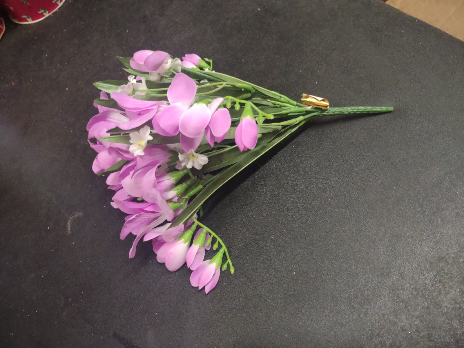 Vintage 10″ Silk Freesia Flower Bush, Lavender, 5 Stems, Baby’s Breath & Foliage