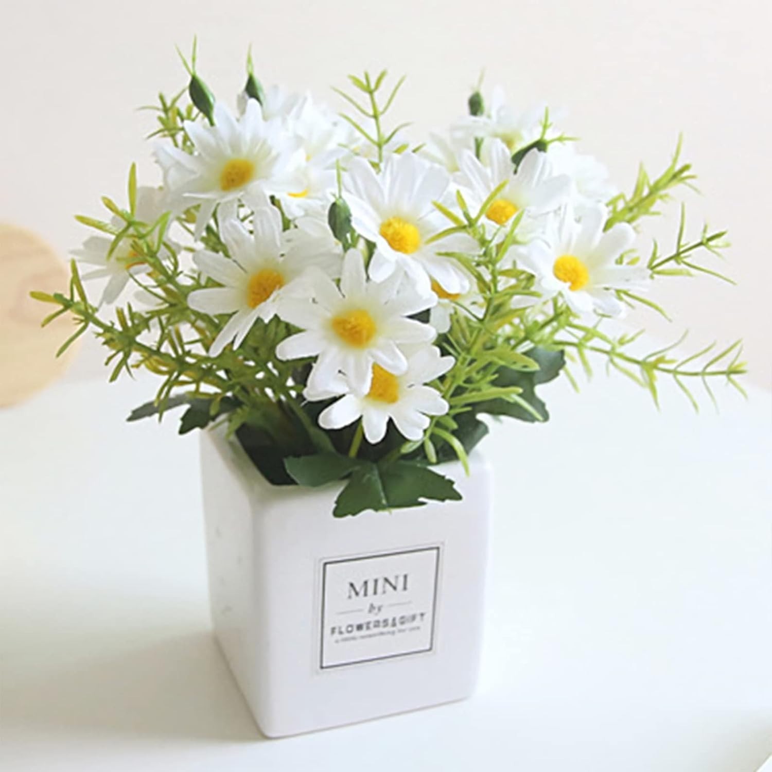 Elegant Mini Faux Daisy Flower in Ceramic Vase – Perfect Home Decor Accent