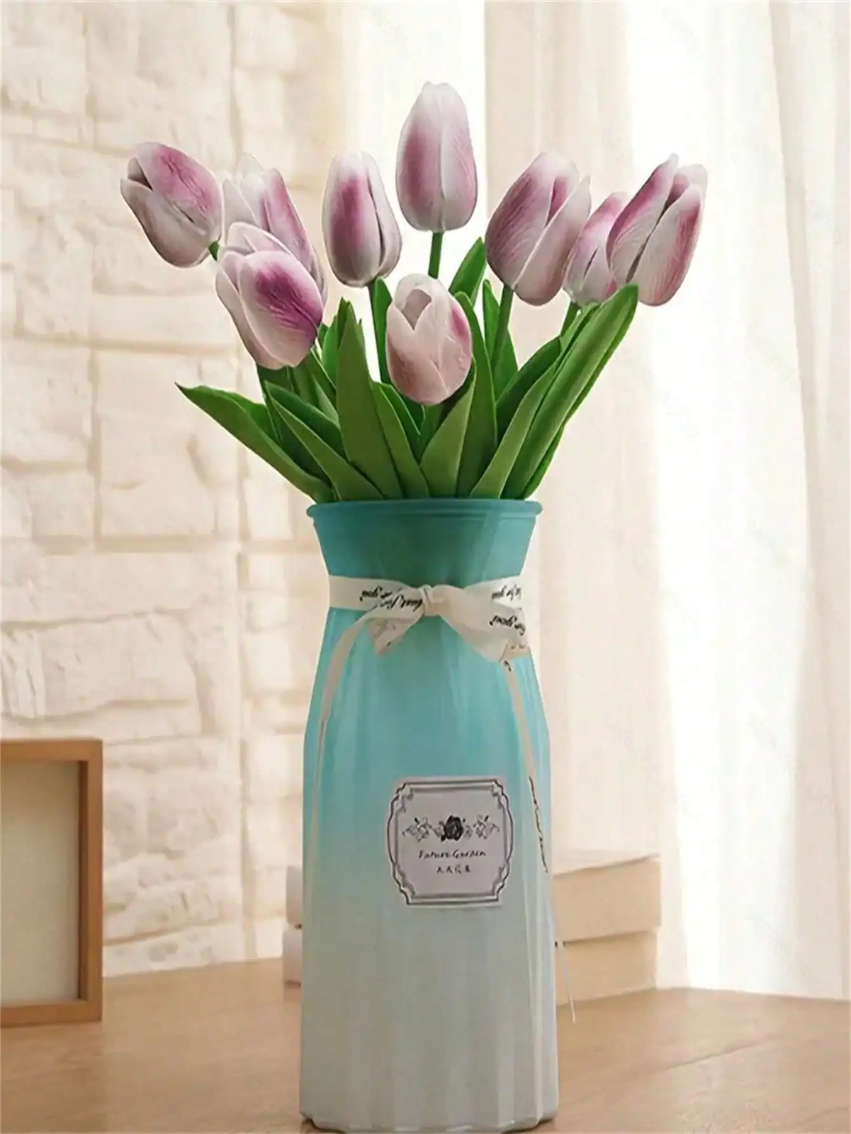 A Set of 6 Artificial Tulips, Suitable for Home Decoration and Tabletop Floral D