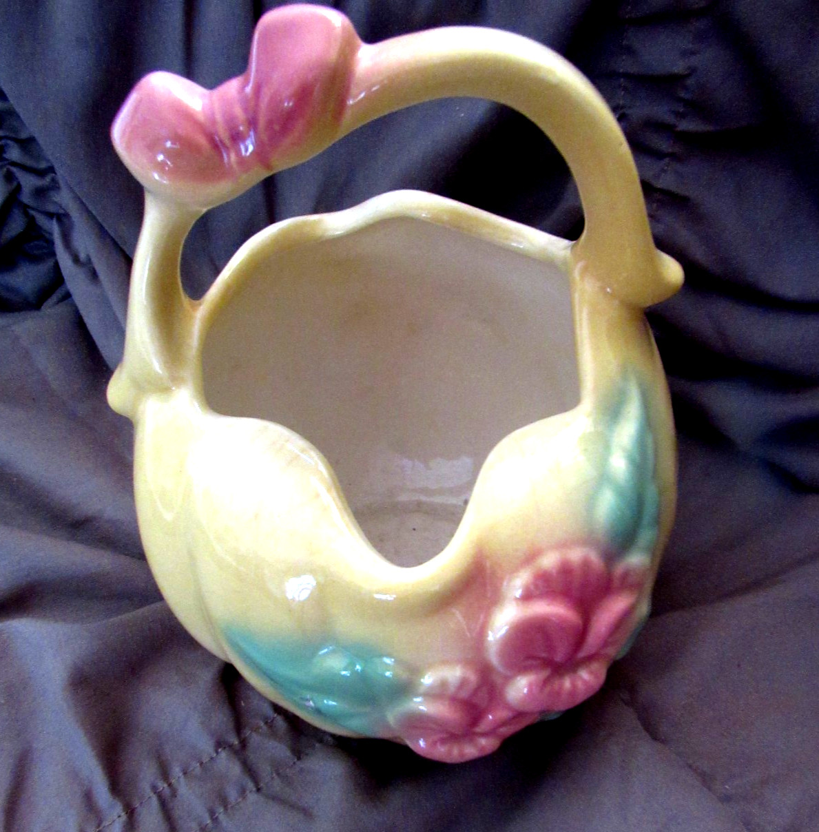 UNIQUE FLORAL DECORATED VASE, by HULL PORCELAIN POTTERY 6 1/2″