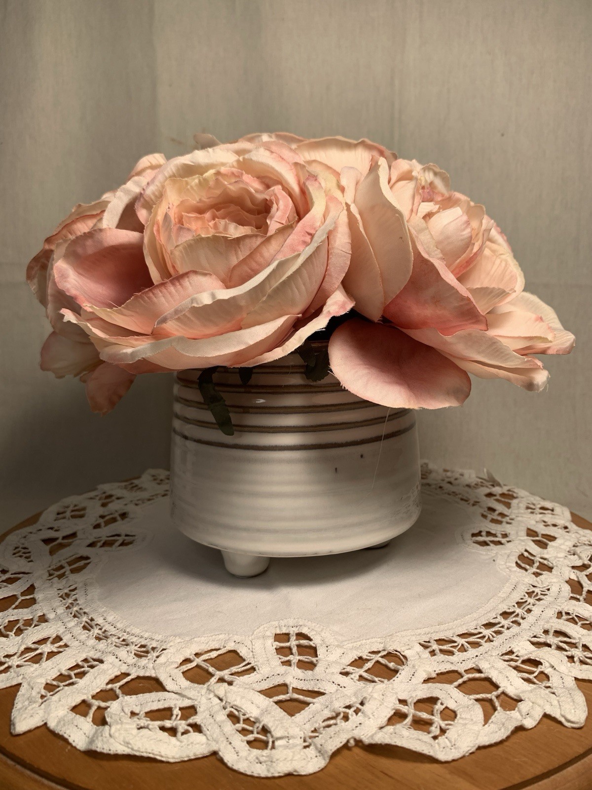 Beautiful Pale Pink Rose Arrangement (6 Large Flowers) In A Footed Ceramic Bowl
