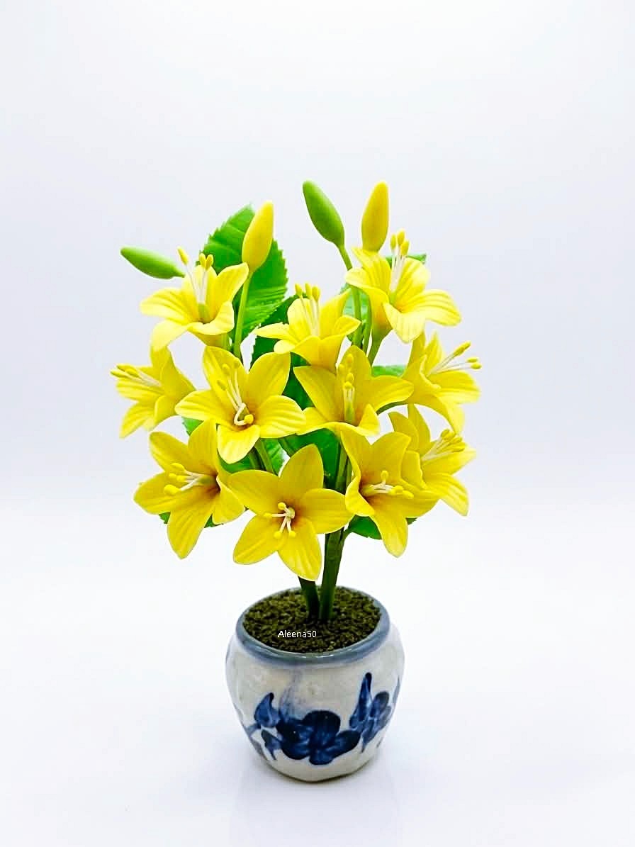 Us Stock 4.5″H Handmade Miniature Yellow Rain Lily Clay Flower Arranged