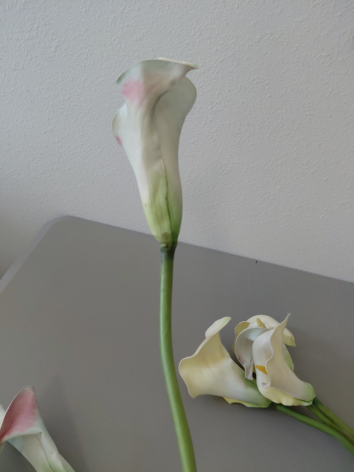 7 Calla Lily Lillis Realistic Silk Flowers White Folded 15″ to 19″ Vintage
